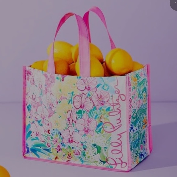 EUC 2 LILLY PULITZER TOTES & 1 LULULEMON TOTE plus a Bonus Lp Tote!! - Picture 1 of 12
